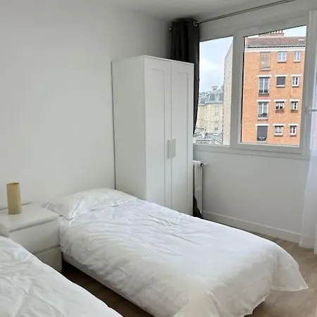 Spacious Near Carre De Baudouin Bua